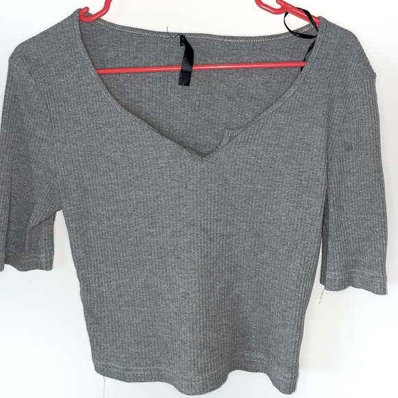 Medium Chic a Booti Grey Cropped Top - Picture 1 of 5